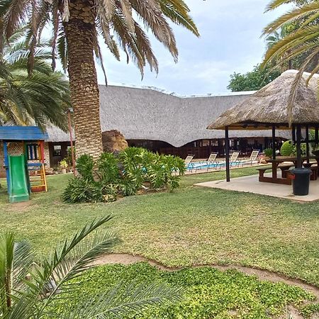 Ombinda Country Lodge Outjo Buitenkant foto