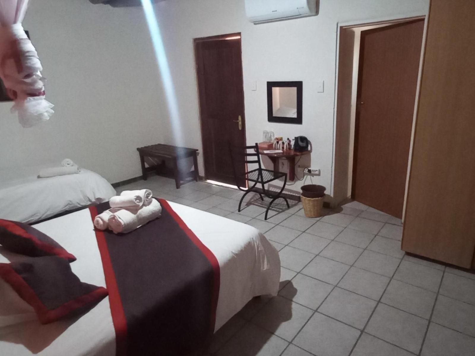 Ombinda Country Lodge Outjo Kamer foto