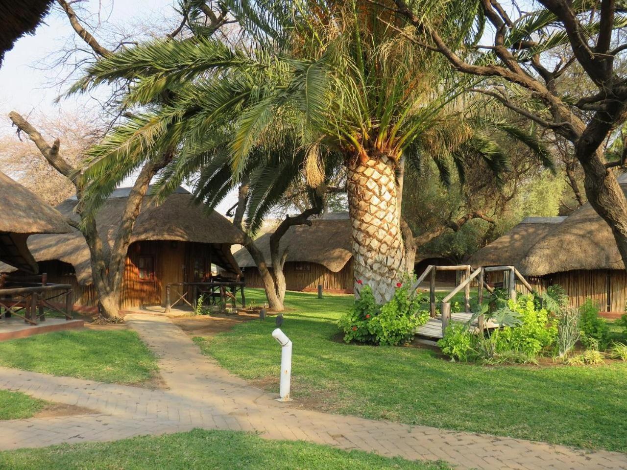 Ombinda Country Lodge Outjo Buitenkant foto